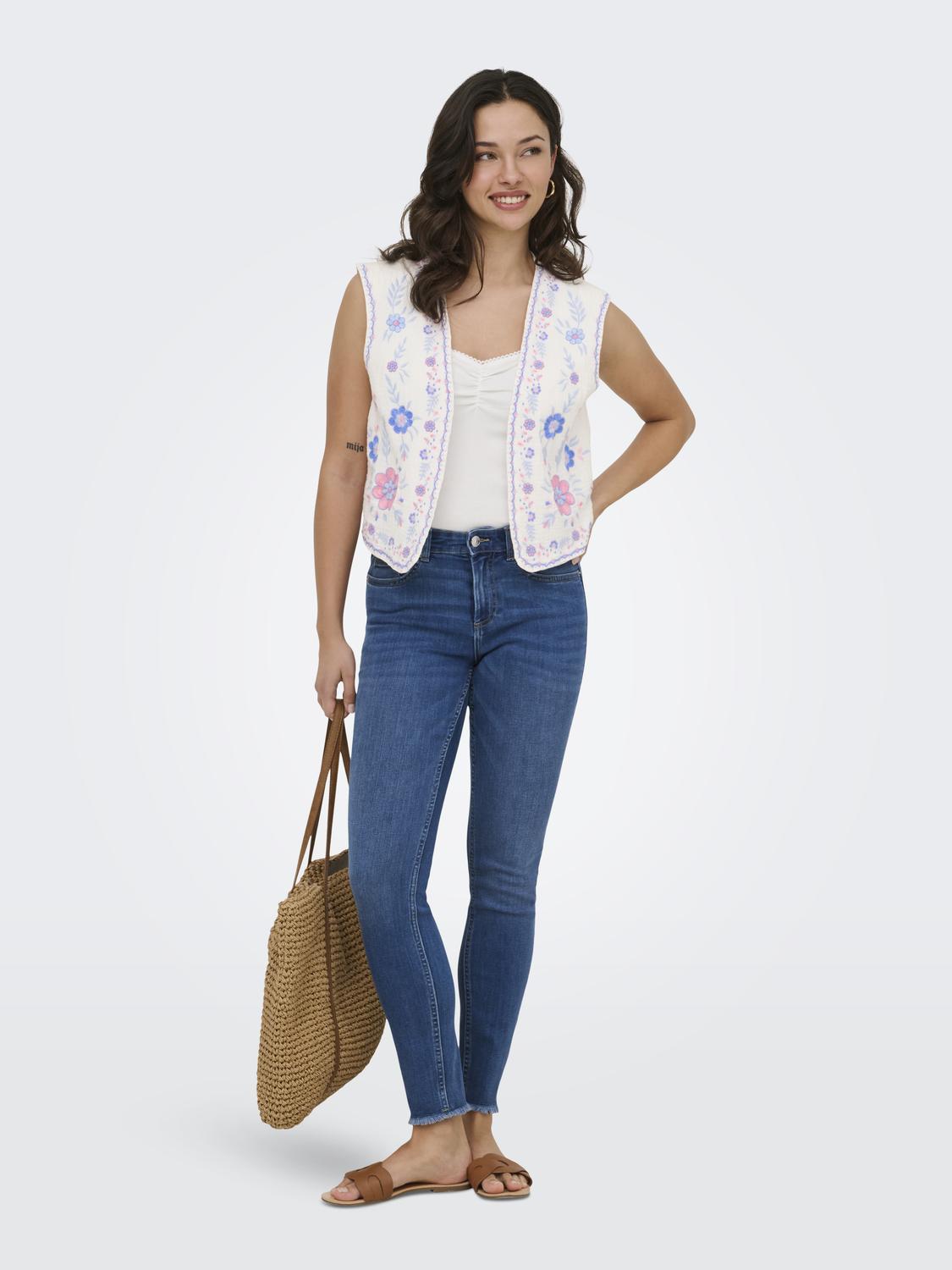 model_shot-front_full